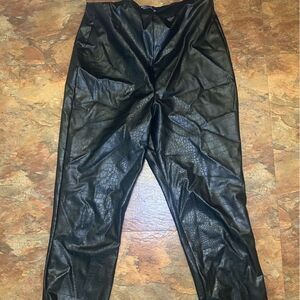 Express Faux Leather Textured Pants Size M – Sleek Black Leggings Night Out Look